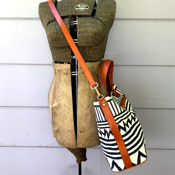 SOLE SOCIETY Cross Body/Shoulder Bag - Picture 3 of 4